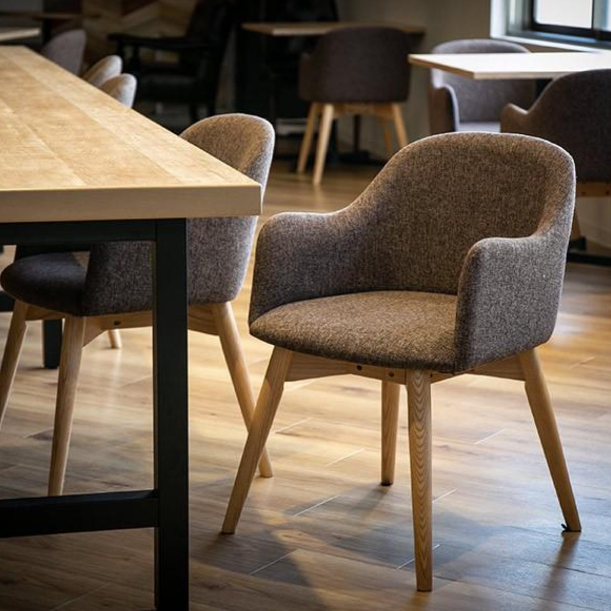 楽天市場】ダイニングチェア 座面高43cm 肘掛け付き カラメリ