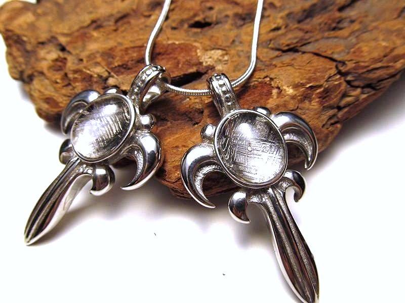 激安宣言 ギベオン 隕石 ペンダントトップ ソード型彫刻約10グラム 1個