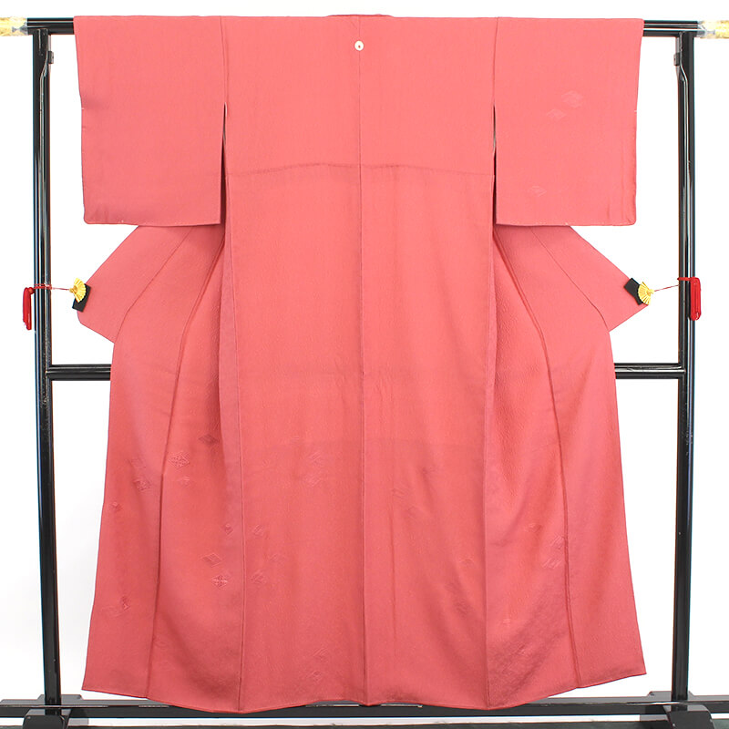 中古】 色無地 付下げ 1ツ紋 レディース 正絹 濃い桃 刺繍 菱 身丈