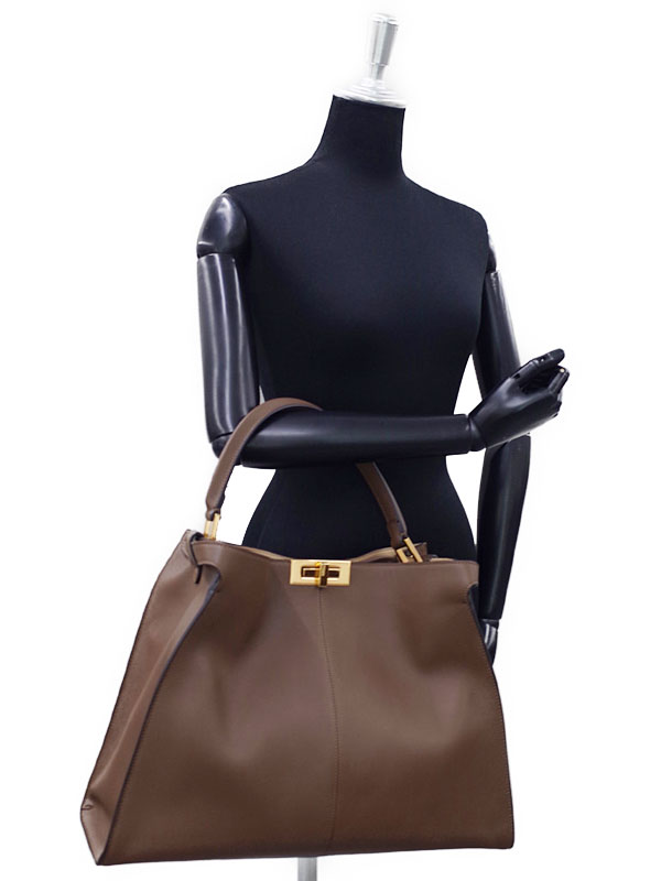 FENDI】フェンディ『ラージ ピーカブー エックスライト』8BN304