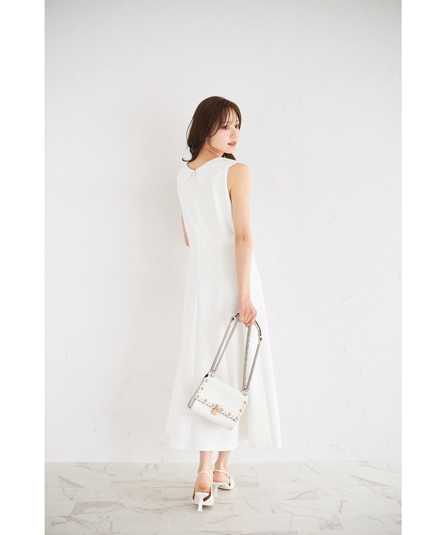 立体フラワー刺繍モチーフ付きアシメカラーワンピース