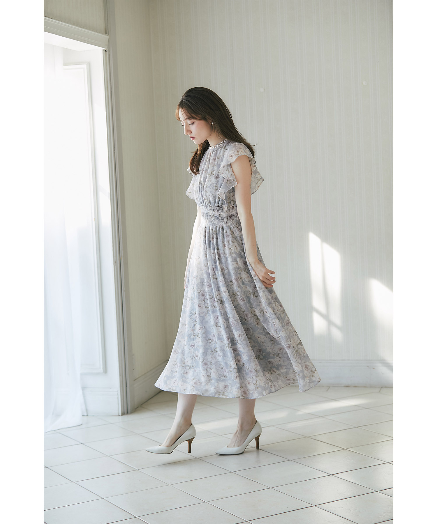 リングレース付きウエストシャーリングフラワープリントワンピース