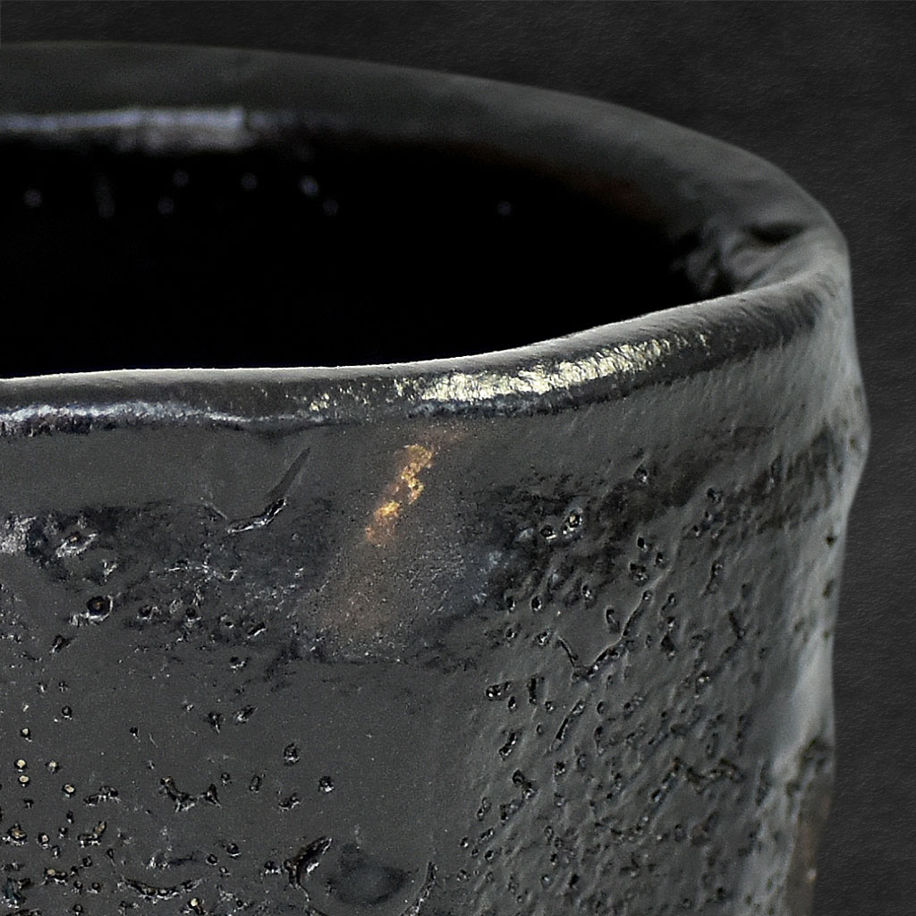 楽天市場】喜楽庵 陶芸家 塚本治彦 引出し黒ぐい呑 桐箱入 和食器