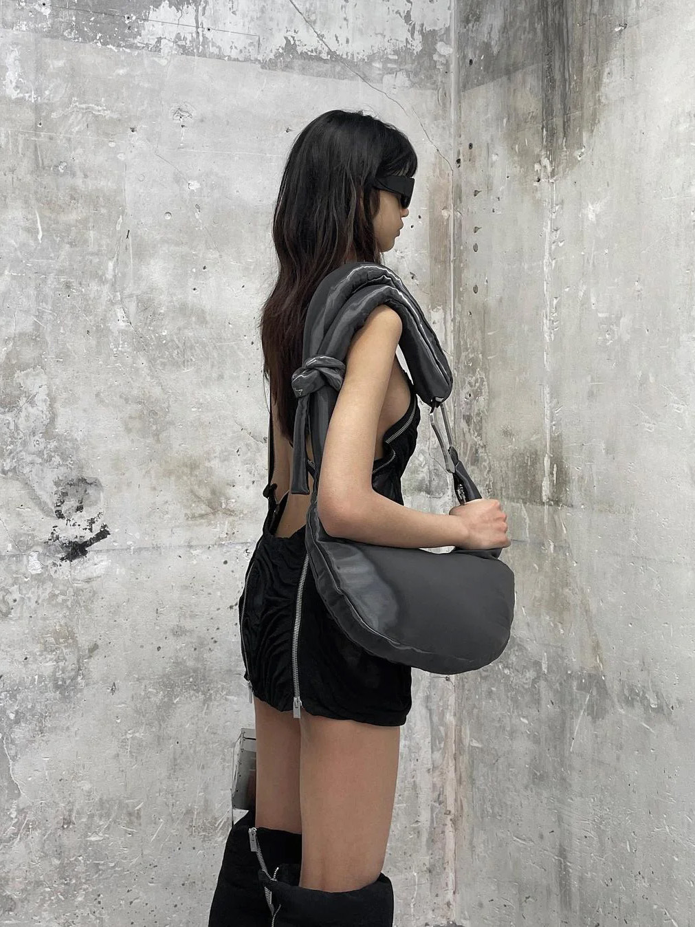 HELIOT EMIL™ AW23 LIQUID METAL ATTACHE TOTE | deibido | REVERSIBLE