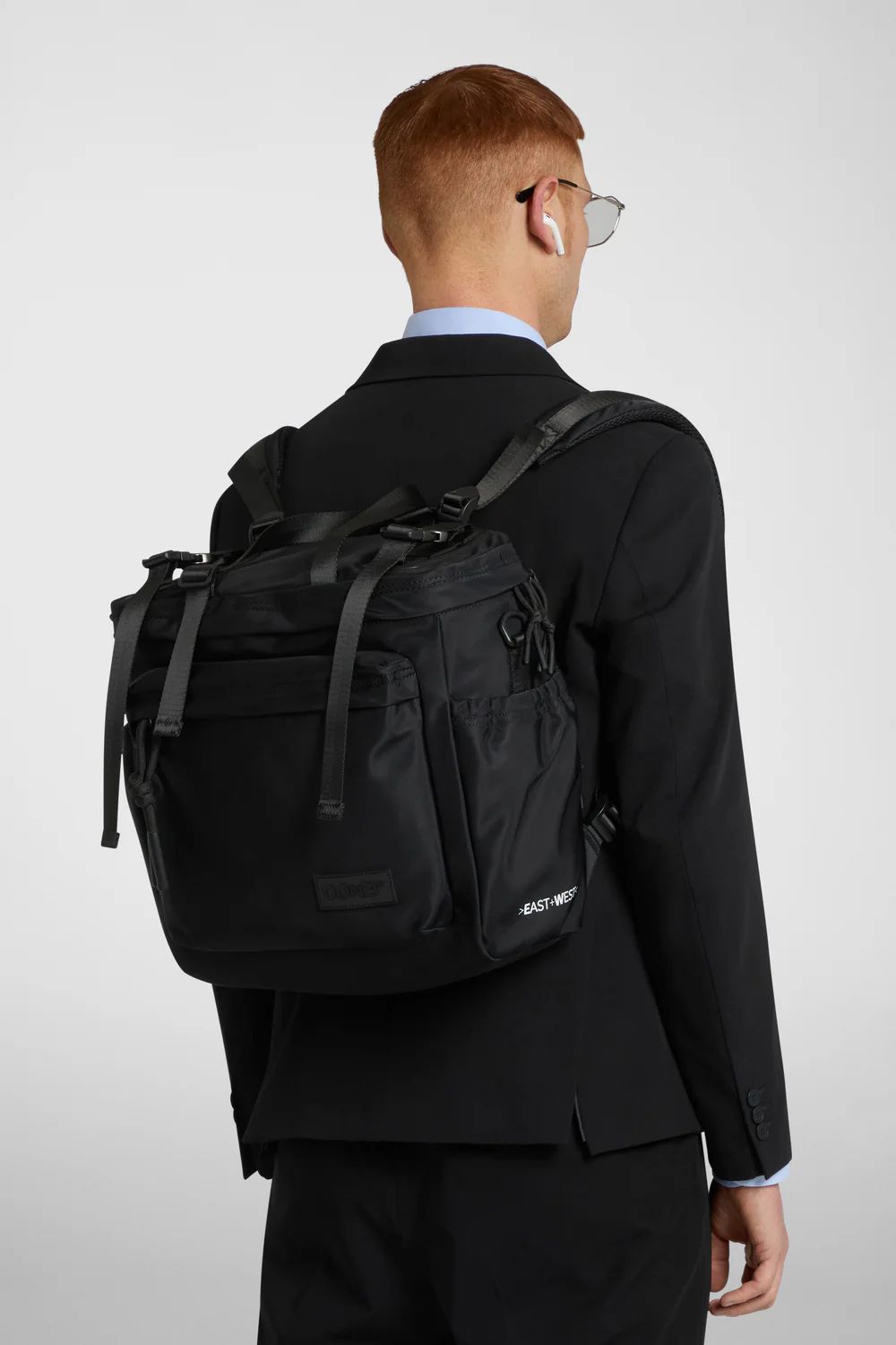 DONE! - East+West Nylon M (ブラック) ナイロン バックパック | 4.444glad