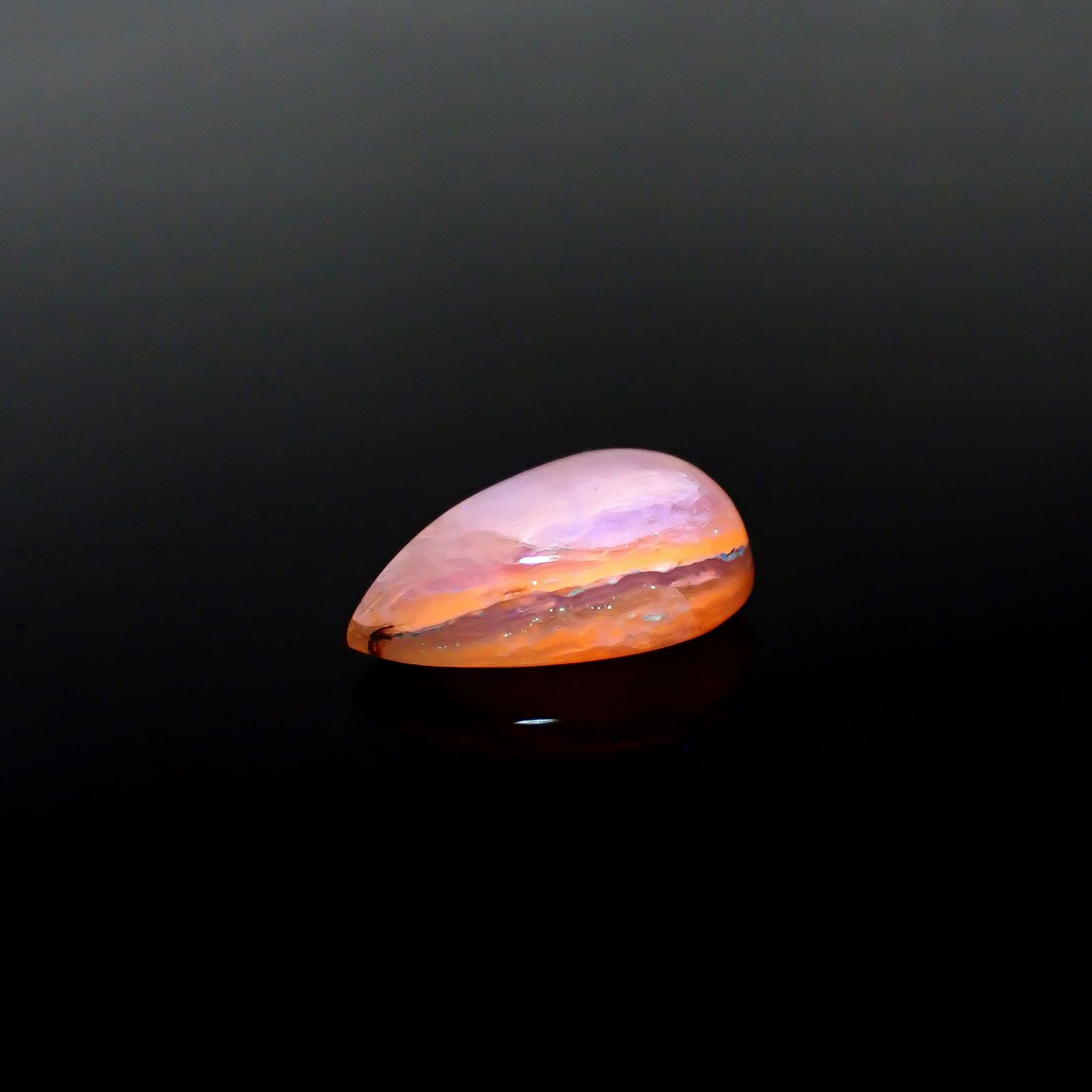 北海道石(北海道オパール)※側面蛍光 北海道河東郡鹿追町然別産 15.73ct