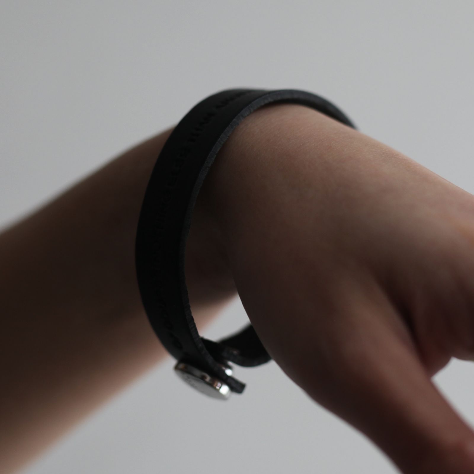 BLESS - 【残りわずか】Leather Stripe(BLACK) | ACRMTSM ONLINE STORE