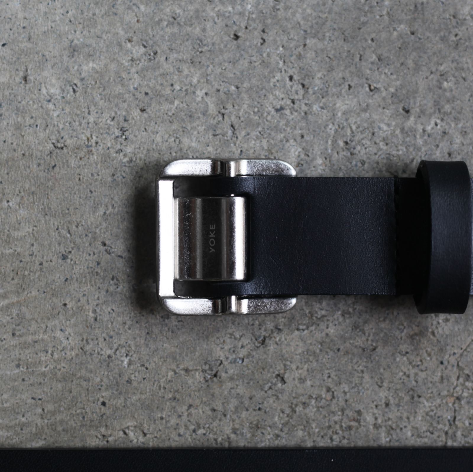 YOKE - 【残りわずか】Narrow Leather Belt(BLACK×SILVER) | ACRMTSM