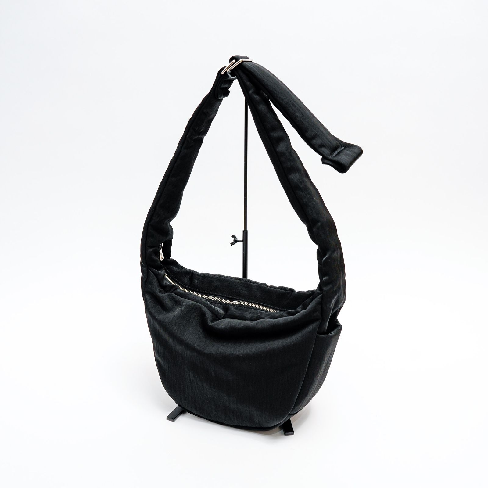 ITTI - 【再販売通知受付可能】Annie Puffer Town Moon Bag(CERATO