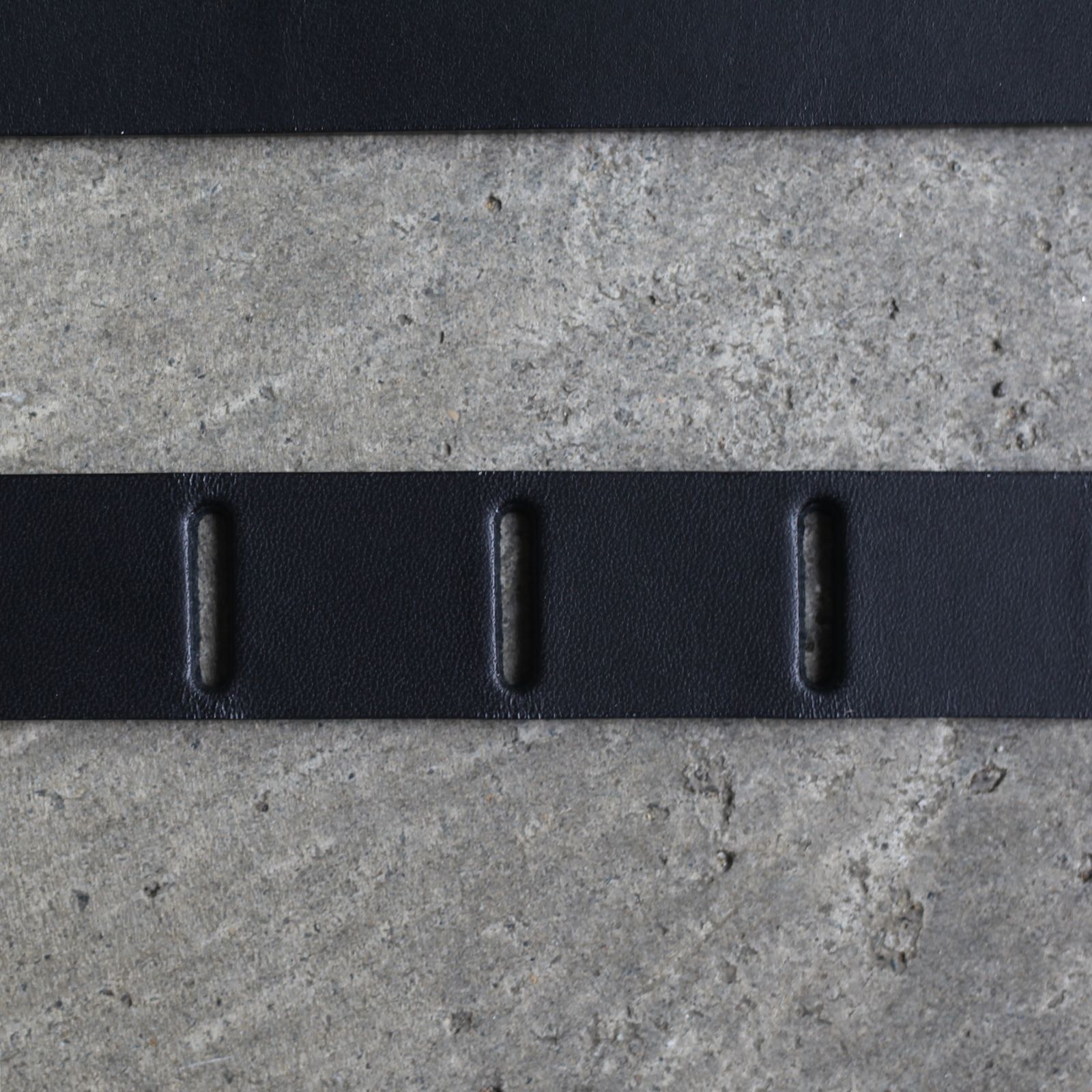 YOKE - 【残りわずか】Narrow Leather Belt(BLACK×SILVER) | ACRMTSM