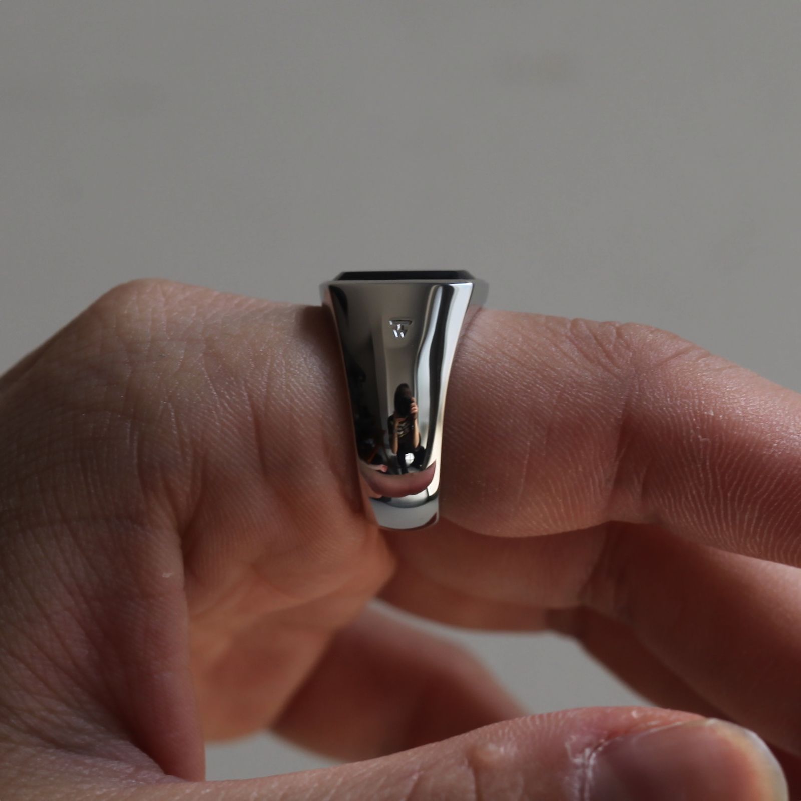 TOMWOOD - 【残り一点】Cushion Black Onyx Ring | ACRMTSM ONLINE STORE