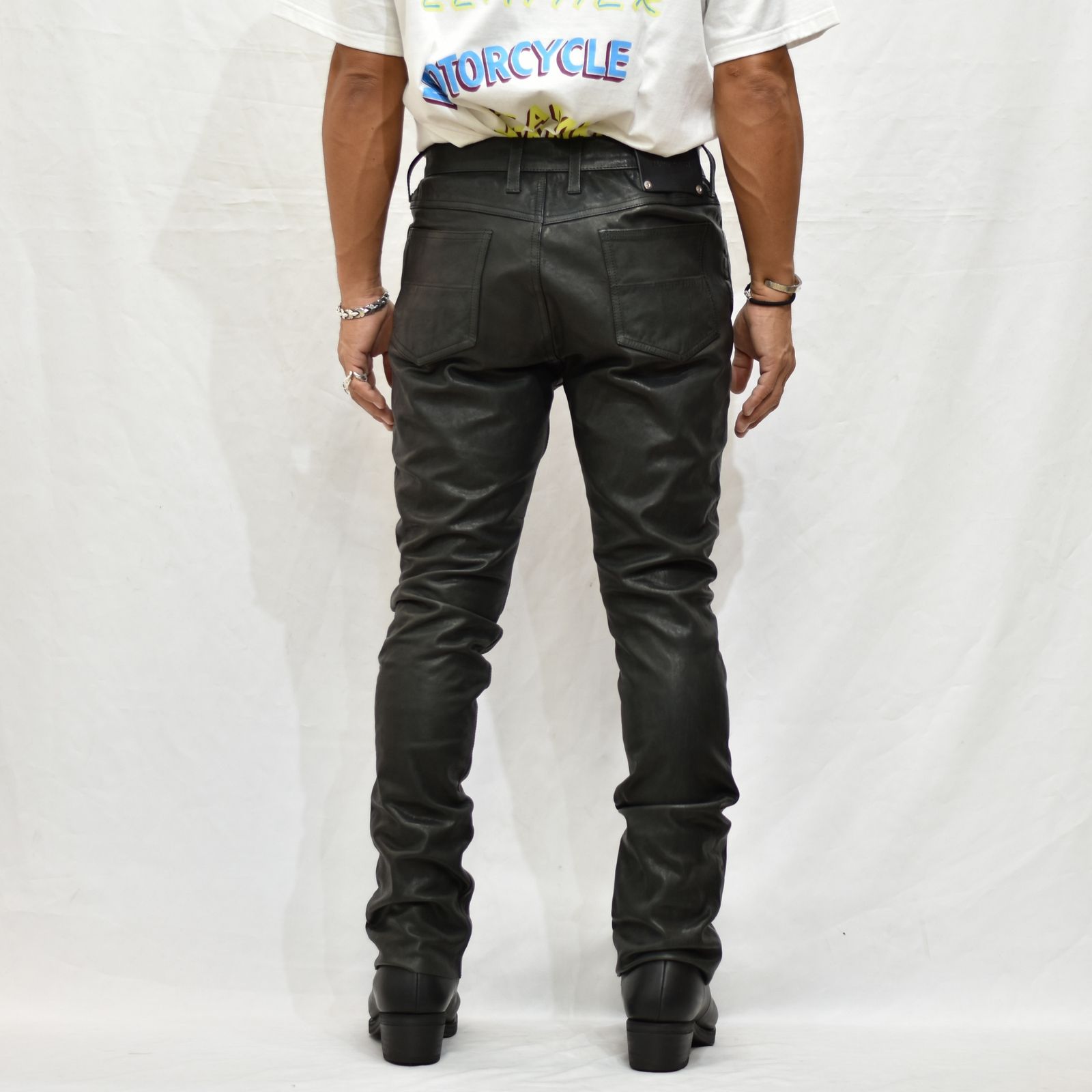 ISAMU KATAYAMA BACKLASH - ポーランドホースレザー製品染めパンツ