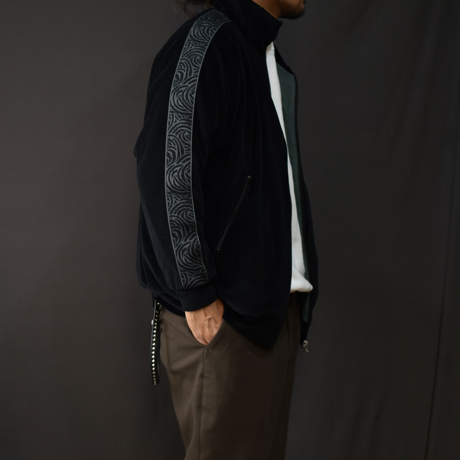 CALEE - VELOUR TRACK JACKET ＜SPIRAL JACQUARD PATTERN＞ (BLACK