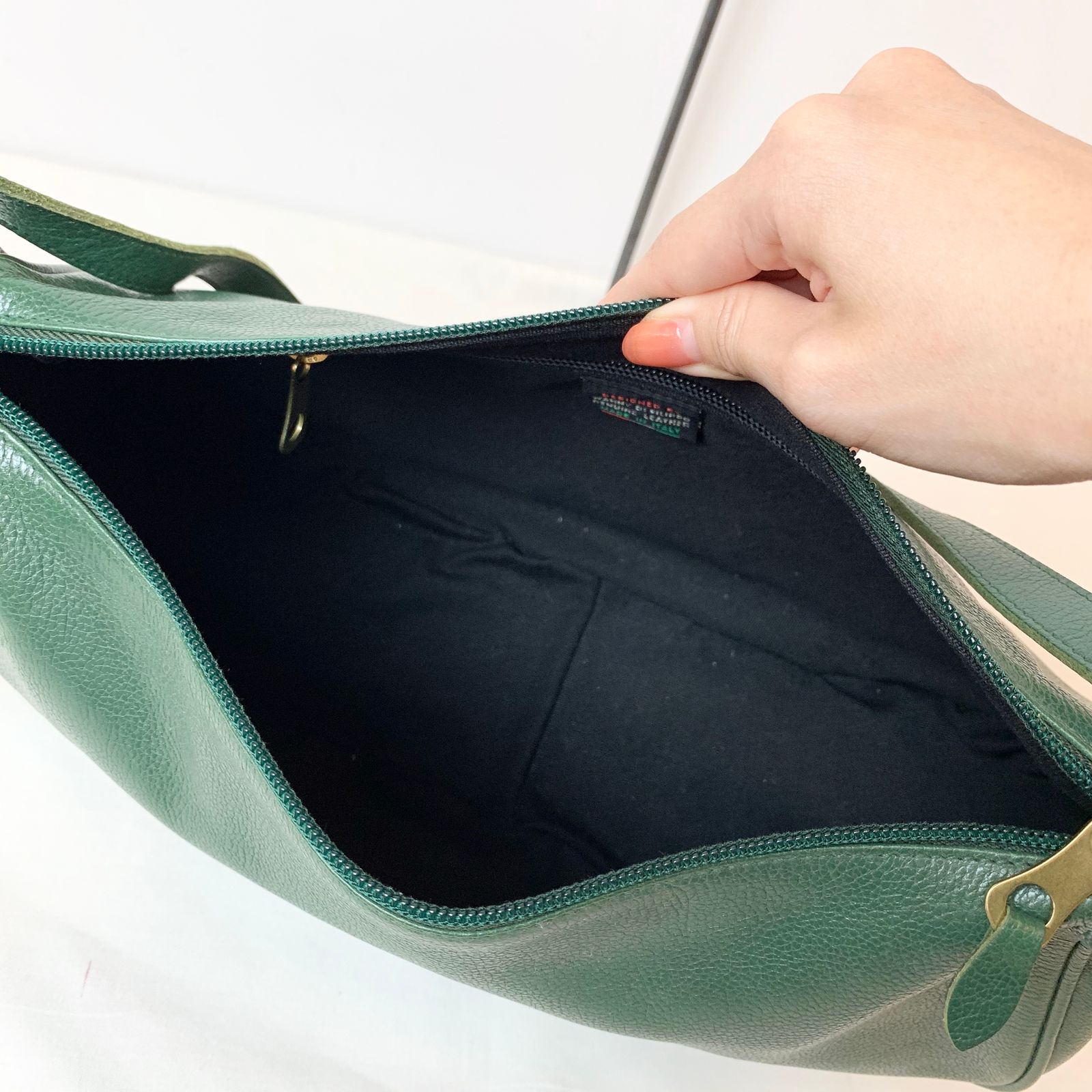 IL BISONTE - クロスボディバック/半月型ショルダーバッグ/グリーン