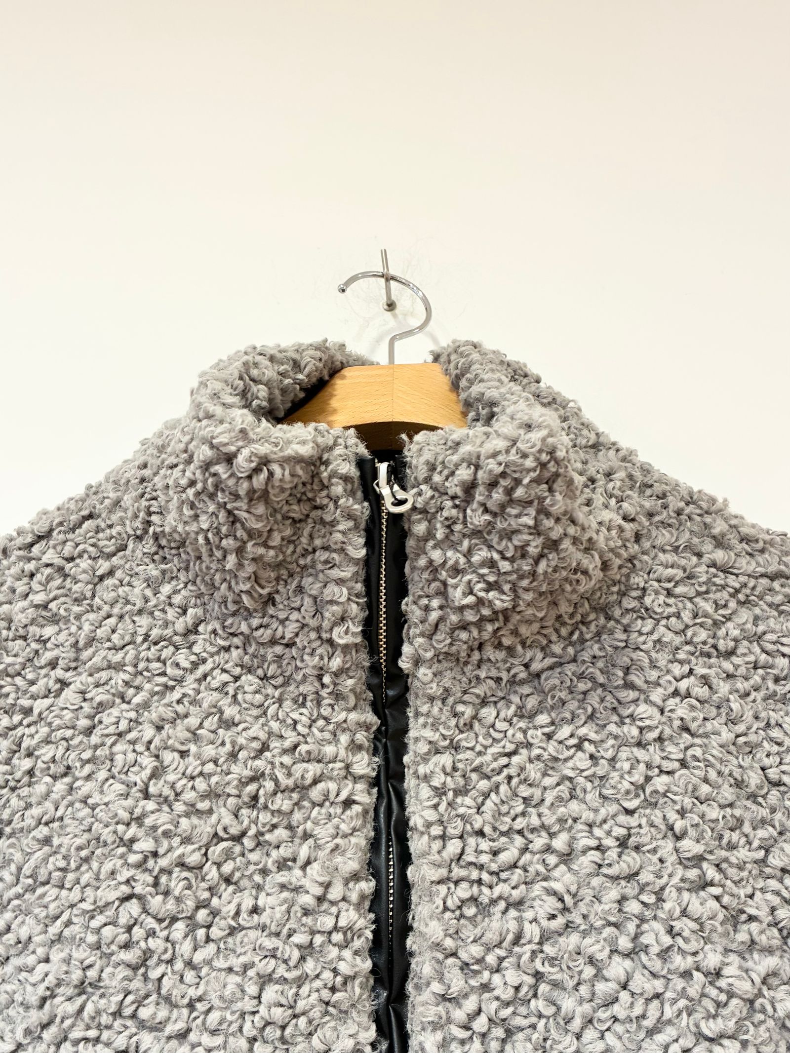 three dots - 【ミリー】プードルボア ポンチョ / ベスト / グレー