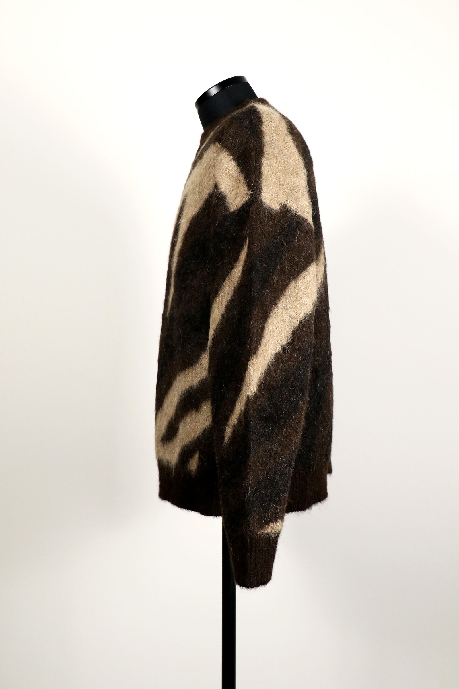 MARKAWARE - NATURAL COLOR ALPACA BIAS ZEBRA PATTERN JUMPER