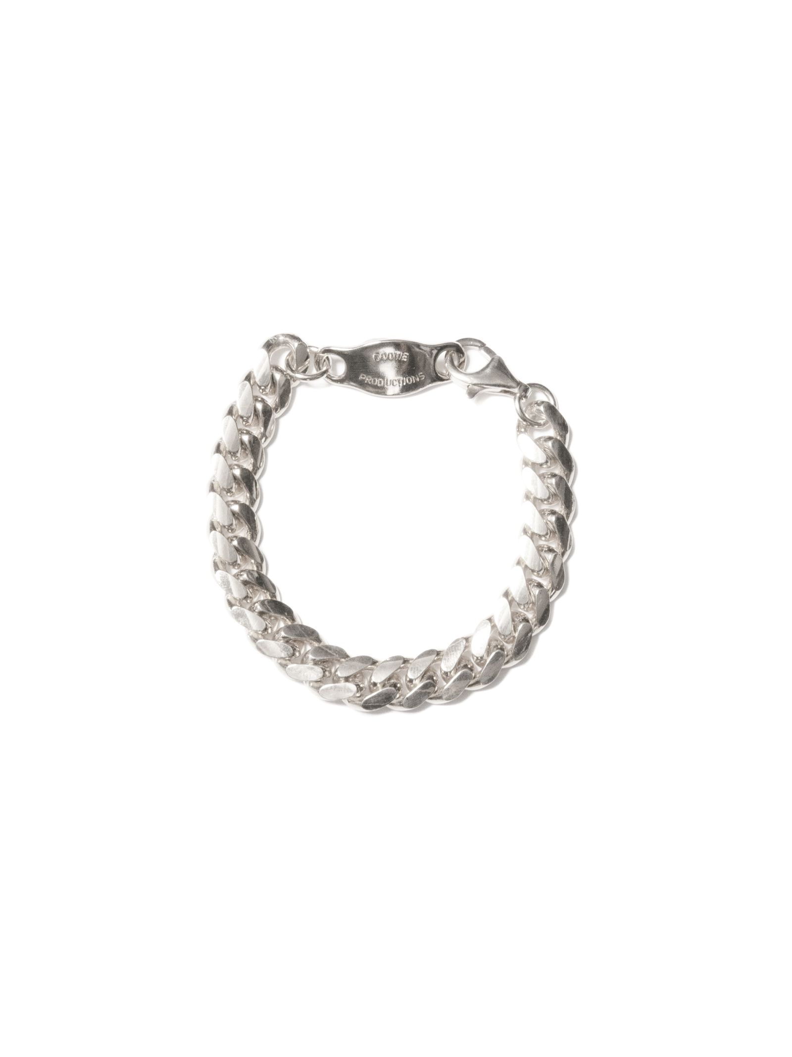 光の当たり具合で輝きに変化が生まれるCOOTIEのオリジナルアクセサリー