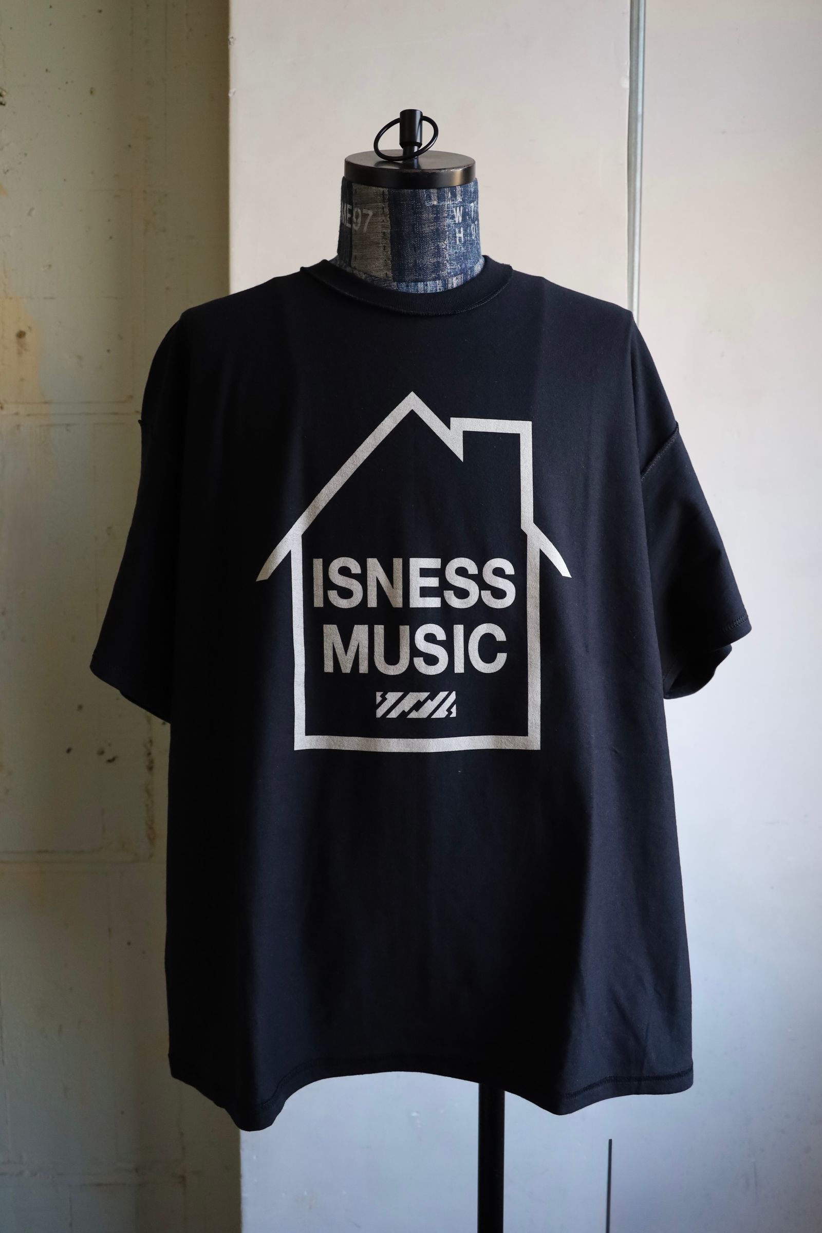 is-ness - イズネスミュージック 25SS LOGO T-SHIRT