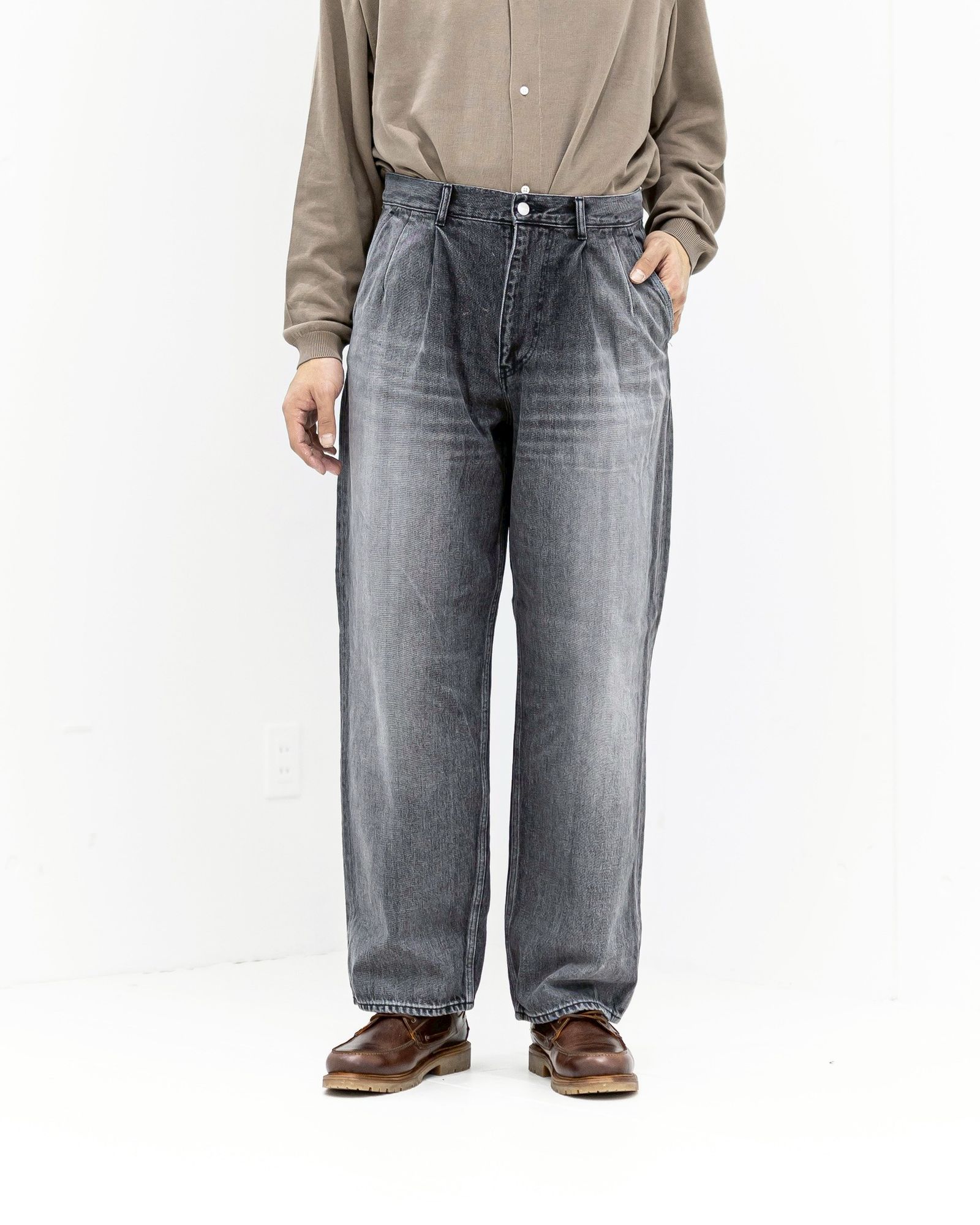 Graphpaper - グラフペーパー Selvage Denim Two Tuck Pants(GU261