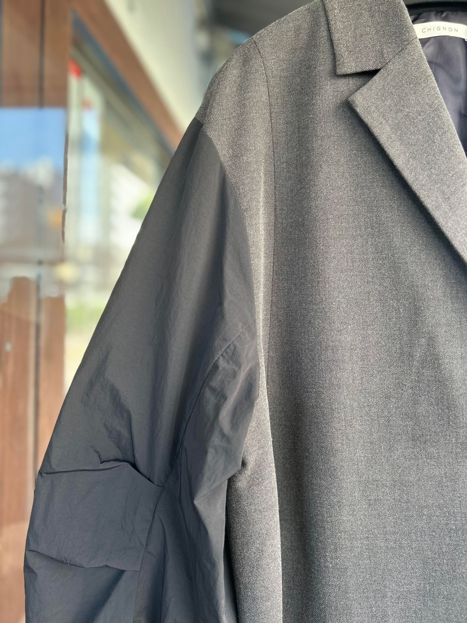 CHIGNON - 袖ドッキングフォルムジャケット チャコール | ravii ONLINE
