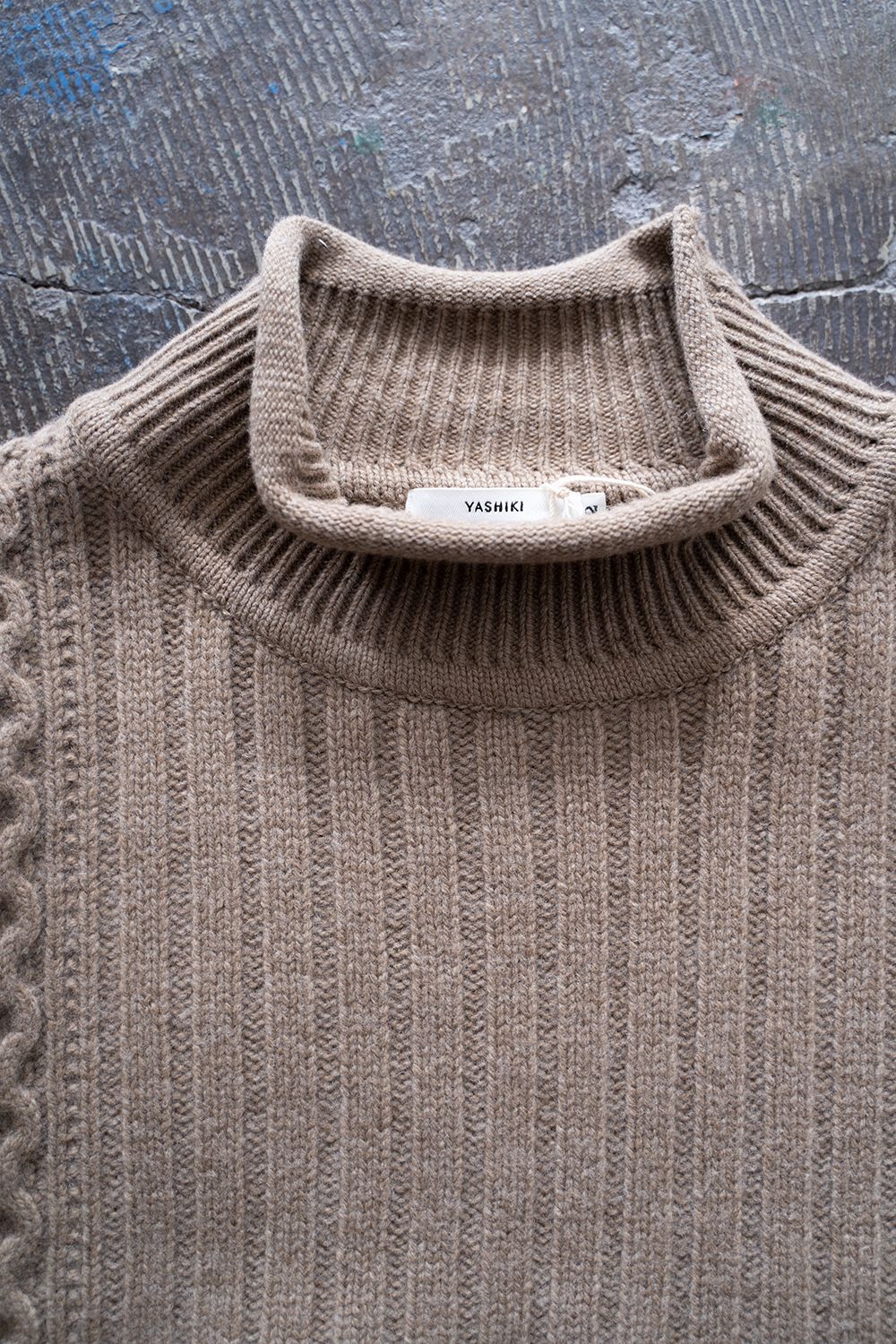 YASHIKI - 【ラスト1点】【22AW】Shizuku Curl High Neck Knit(BEIGE