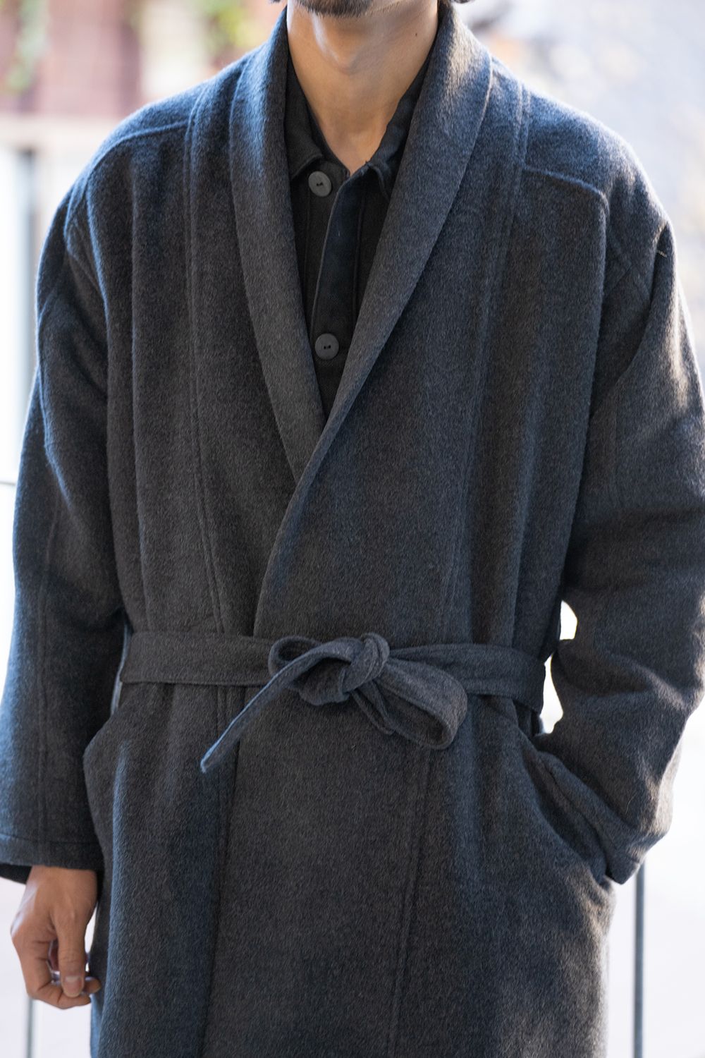 MITTAN - ウールシルクキャメル半纏ロングコート（紐付き)(濃灰) | Salty