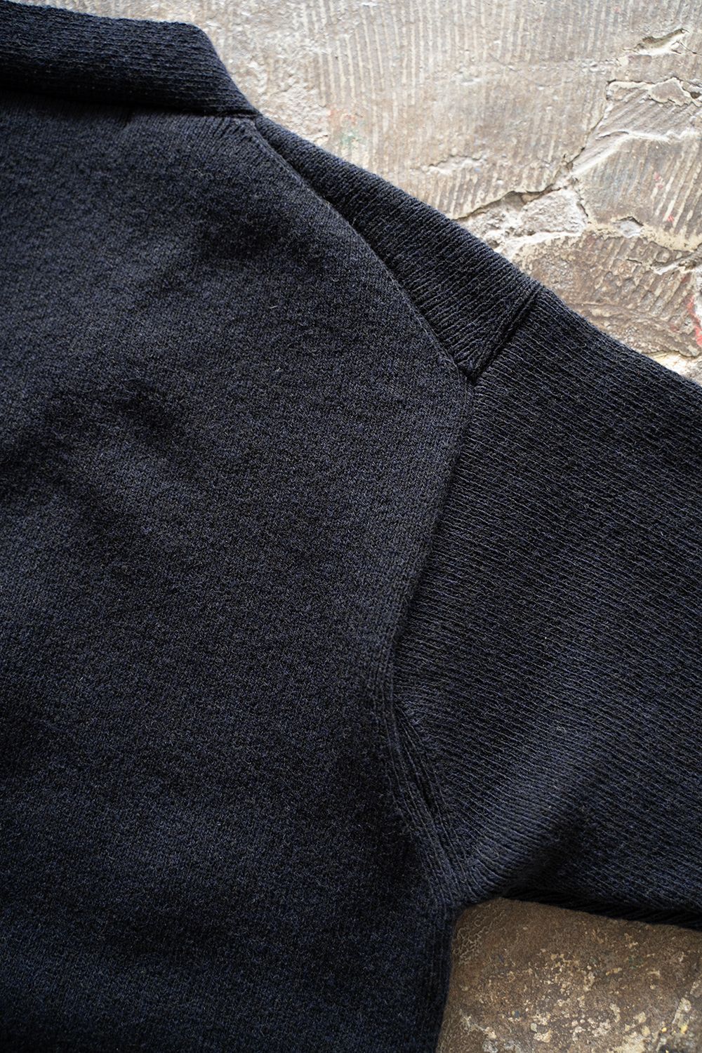 Slopeslow - Hard twisted Shetlandwool cross V neck sweater(NAVY