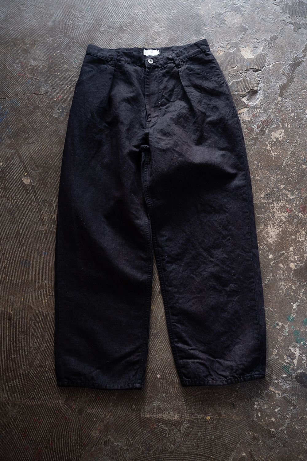 STILL BY HAND - 【26SS】8.5oz大麻混デニムワンタックパンツ(BLACK
