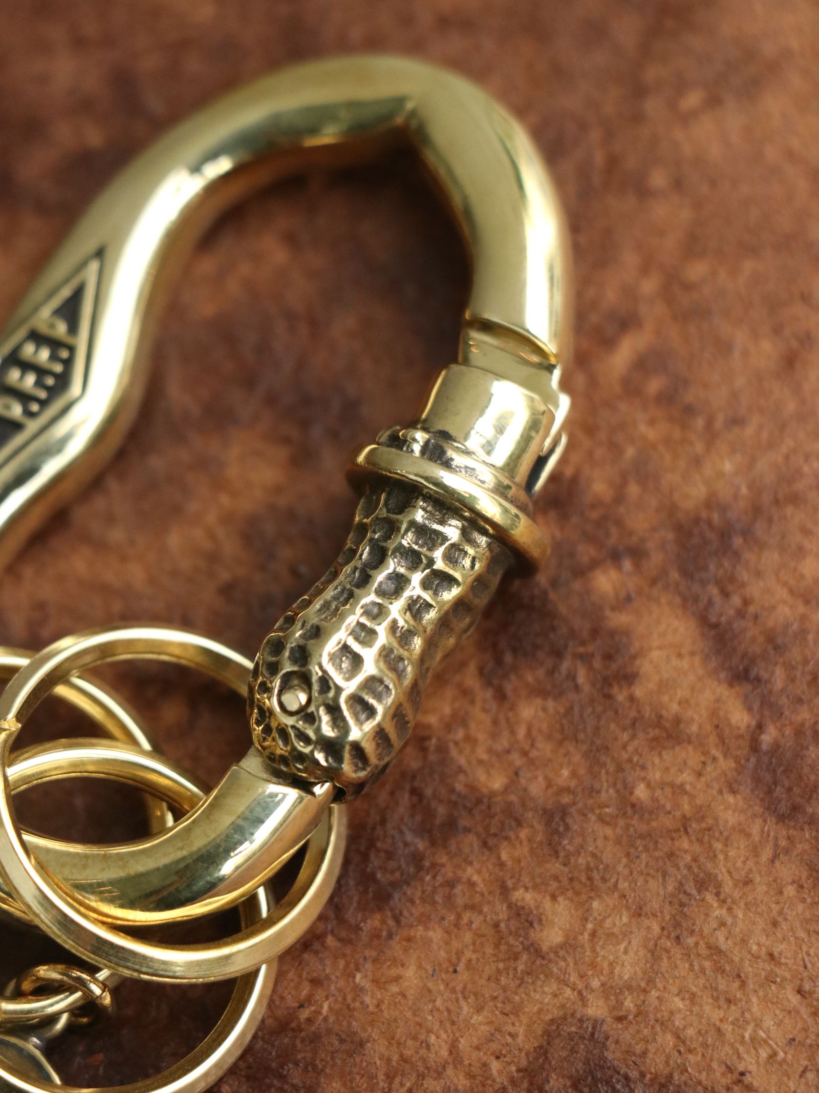 PEANUTS & CO. - BEROPEANUTS CARABINER (BRASS×COPPER) | SKANDA