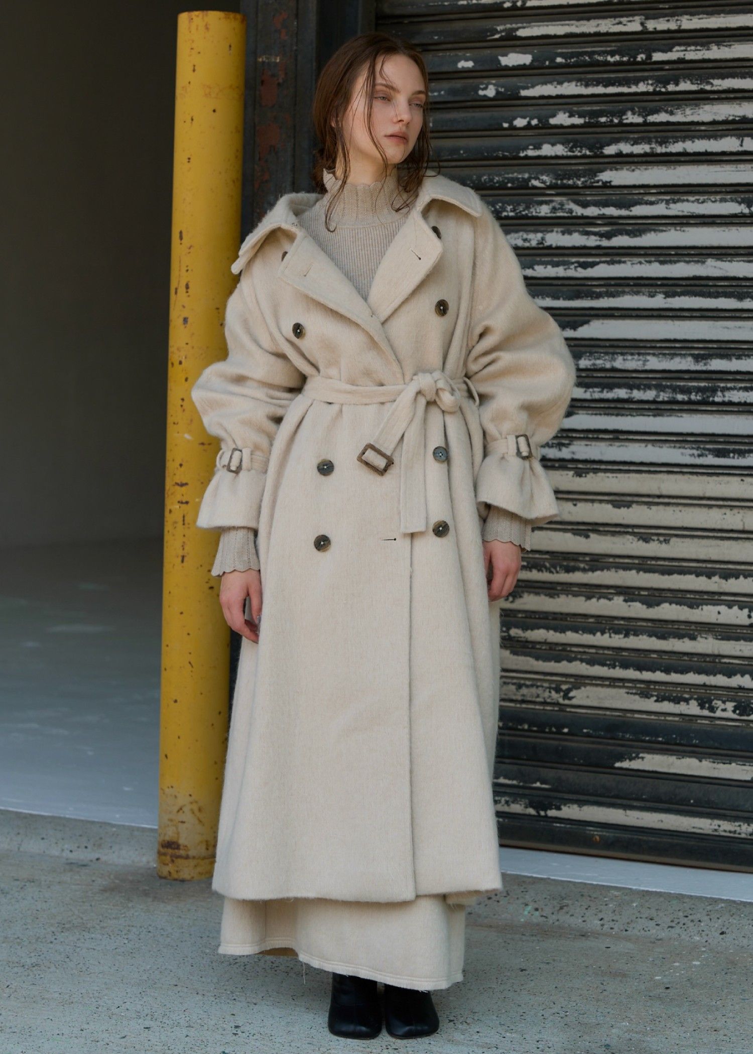 WILLFULLY - middle shaggy volume sleeve trench coat / ミドル