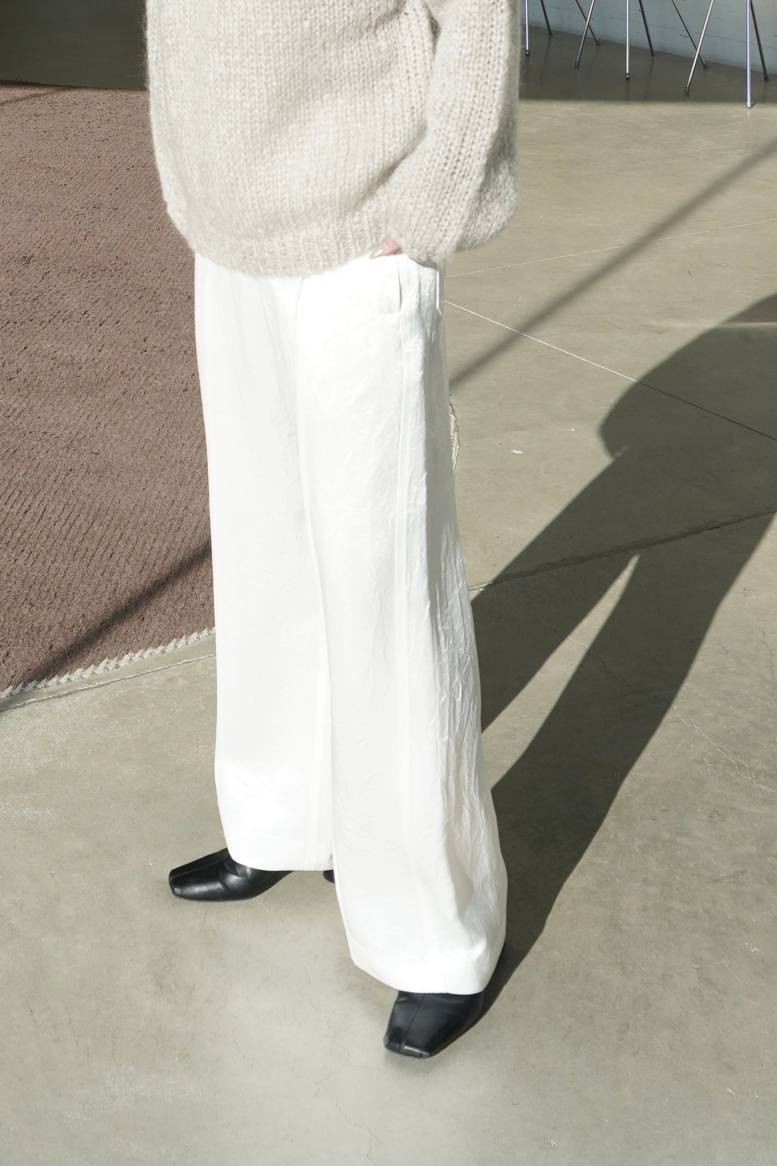 CINOH - SATIN RELAX PANTS / サテンリラックスパンツ (ホワイト