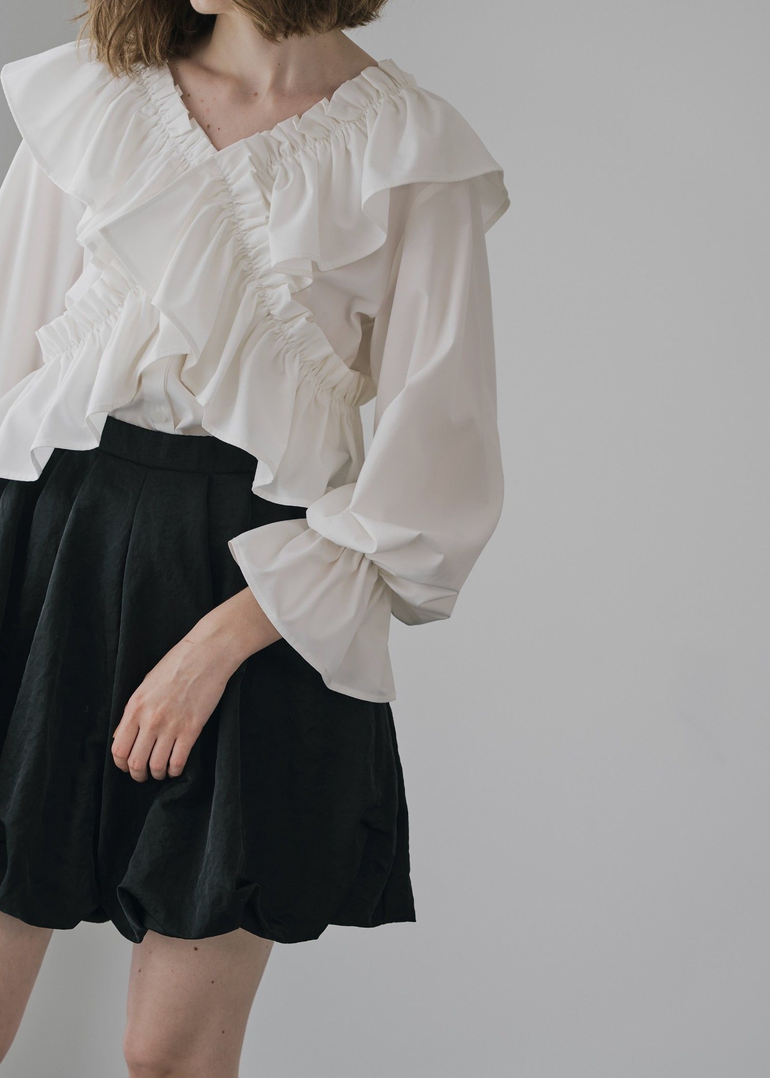 WILLFULLY - frill cross asymmetry BL / フリルクロス アシンメトリー