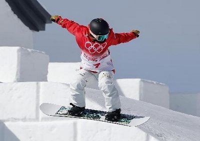 スノボ女子、岩渕が初の公式練習 冬季五輪連続代表20歳｜信濃毎日