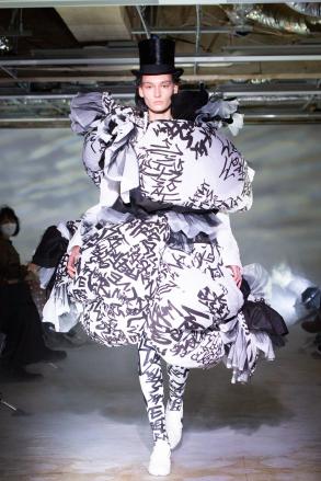 国内発売予定】コム デ ギャルソン × ナイキ ウィメンズ プレミア 全2