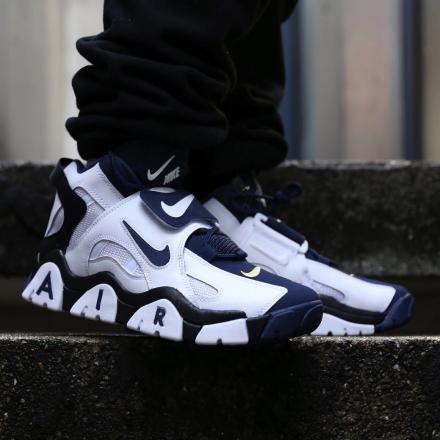 国内10月18日発売予定】ナイキ エア バラージ ミッド ホワイト