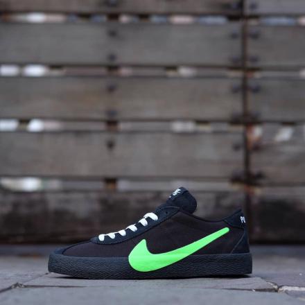 国内1月11日発売予定】ポエット × ナイキ SB ブルイン リアクト