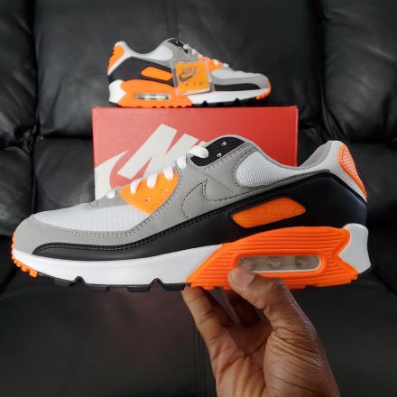 海外発売中】ナイキ エアマックス 90 OG トータル オレンジ/ライト