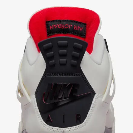 国内1月17日発売予定】 ナイキ エアジョーダン 4 