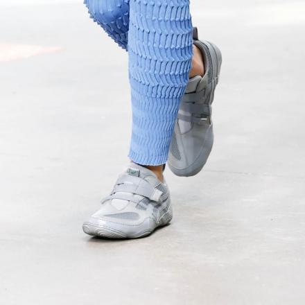 国内1月5日発売予定】イッセイ ミヤケ フット × アシックス スポーツ