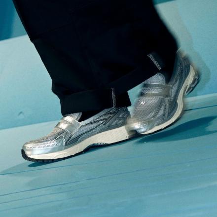 国内1月16日発売予定】 ニューバランス 1906L ローファー グレー