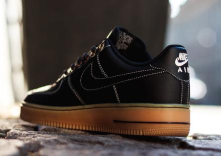 ナイキ エアフォース1 ブラック/ブラック-セイル/ガム ライト ブラウン