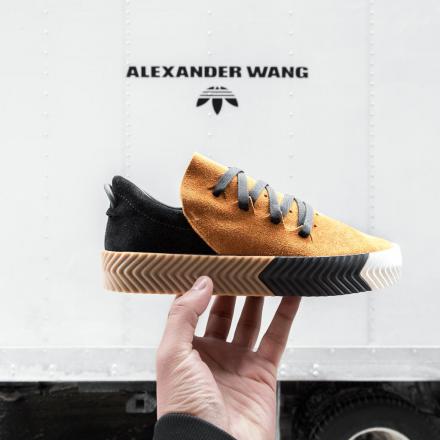 国内4月1日発売予定】 アレキサンダー ワン × アディダス オリジナルス