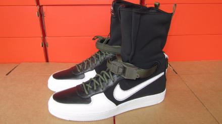 国内2月10日先行販売予定】 アクロニウム × ナイキ エアフォース1