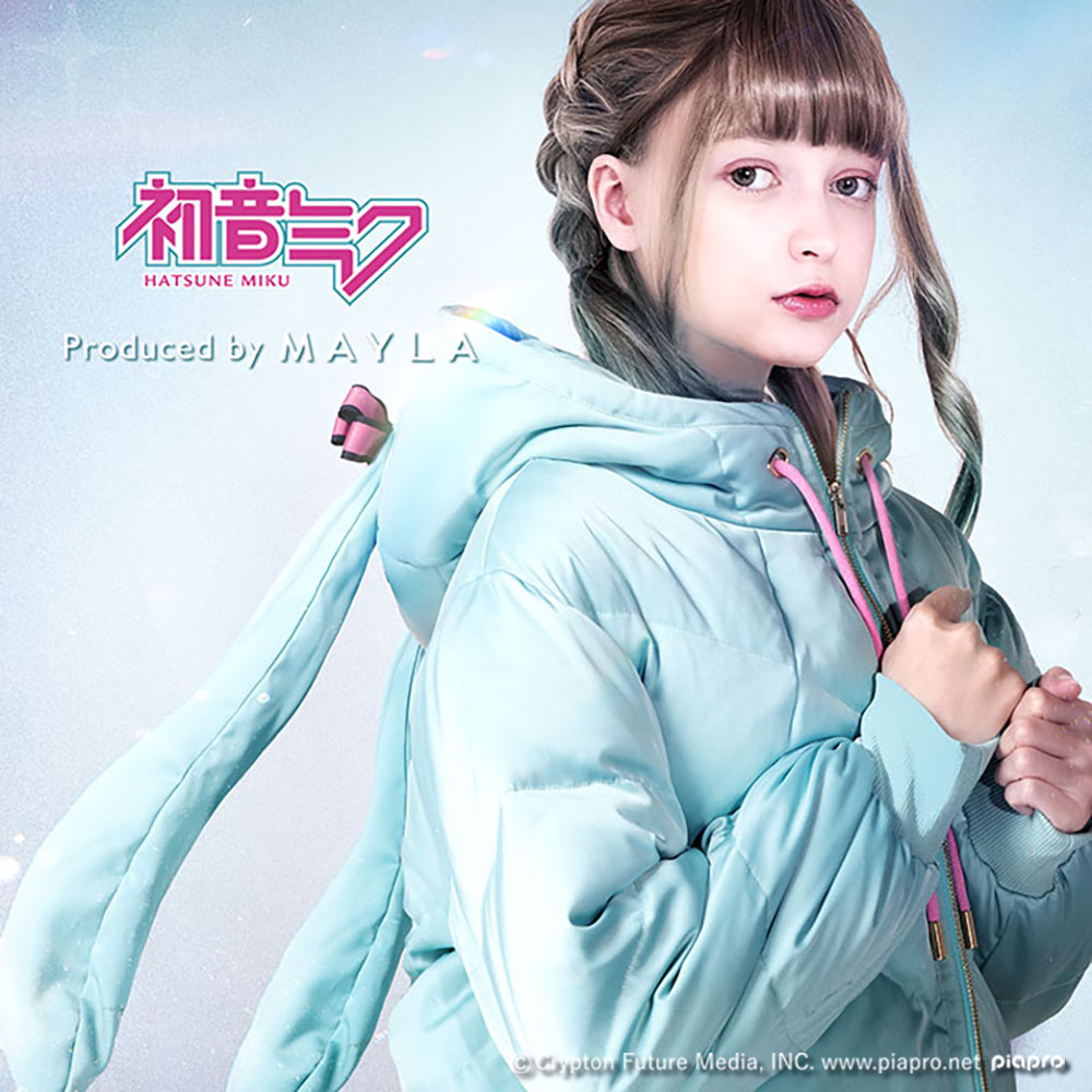 初音ミク アイコニック ダウンジャケット- MAYLA