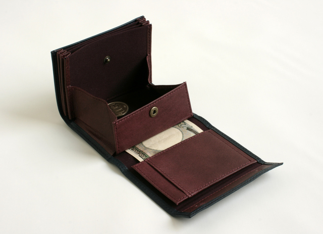 コンパクト二つ折り革財布 | ミッレフォッリエ - エムピウ（m+）