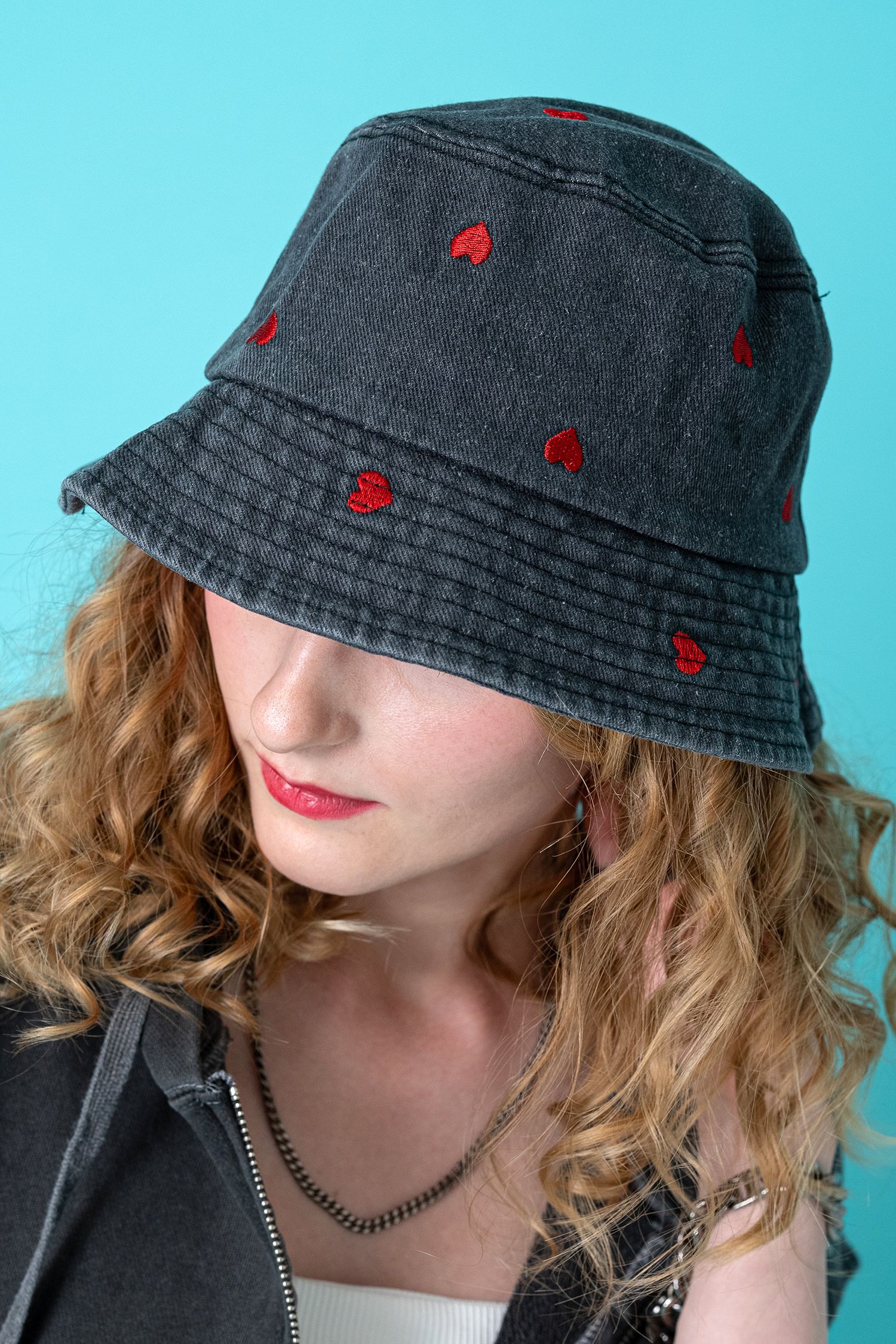 ハート刺繍デニムハット / バケットハット バケハ 柄 メンズ