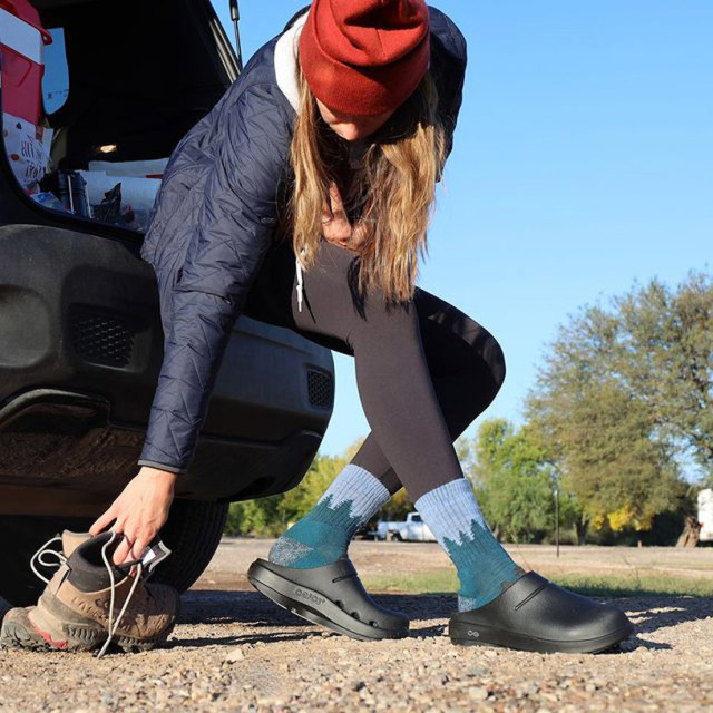 OOFOS ウーフォス OOcloog リカバリーサボサンダル スリッポン