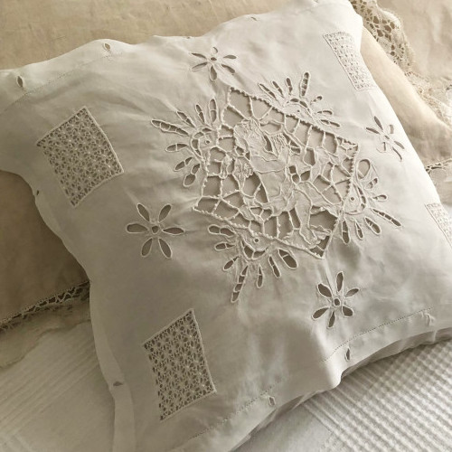 パリ発送】L2811 フランスアンティークカットワーク手刺繍クロス 天使