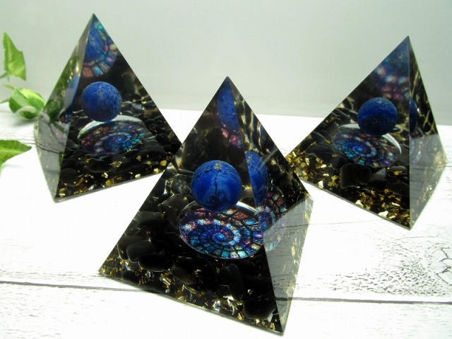 オルゴナイト ピラミッド(ラピスラズリ フィボナッチスパイラル) 高さ