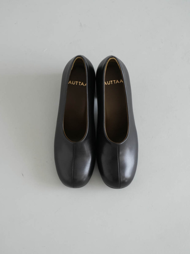 AUTTAA アウッタ｜ヒールパンプス ブラック×ブラック